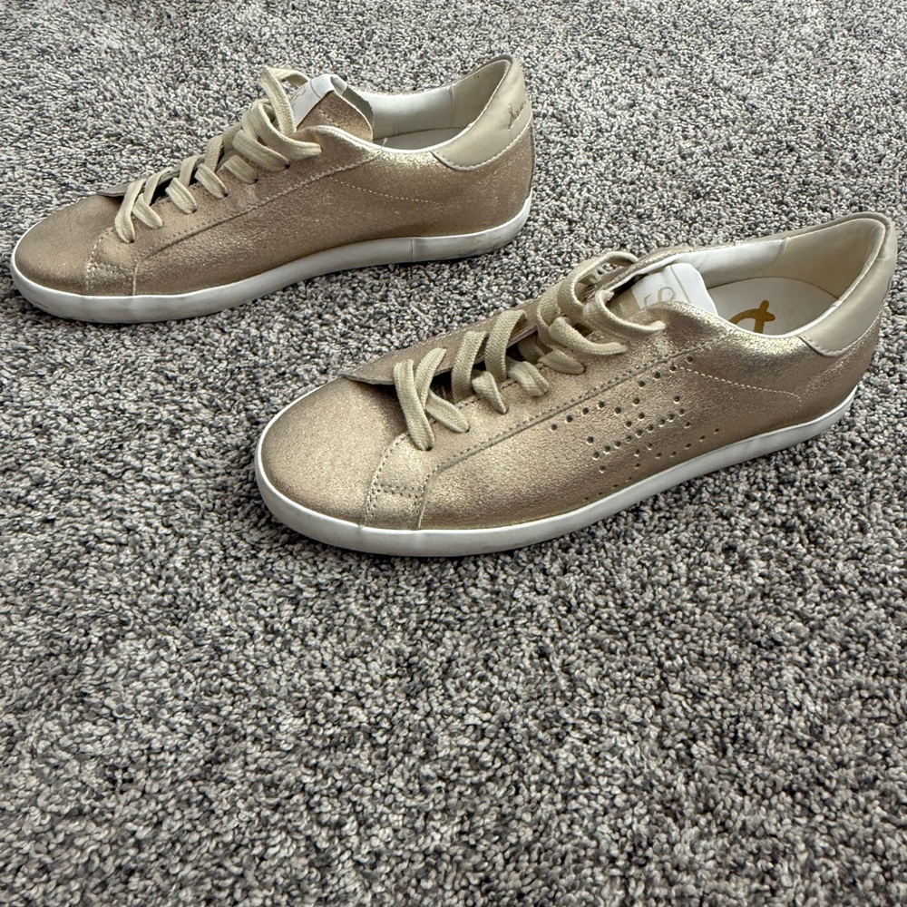 Sam Edelman | Gold Metallic Lace-Up Sneakers (Women’s 8M)